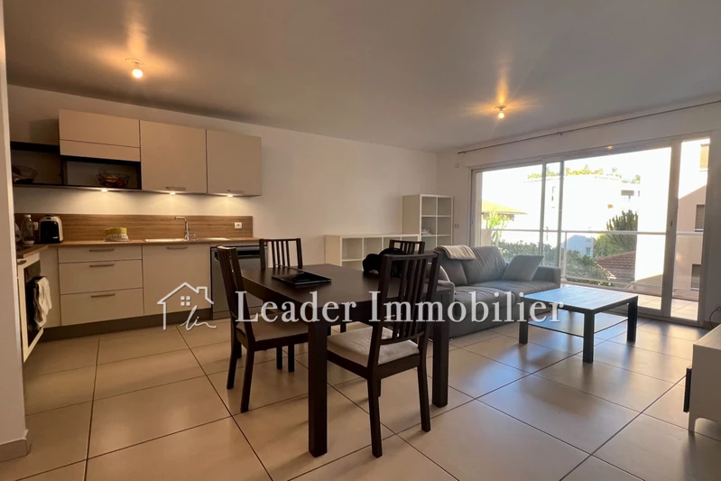appartement  3 rooms  Antibes Downtown  61 m² -   