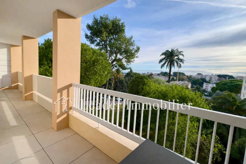 Location appartement Antibes  