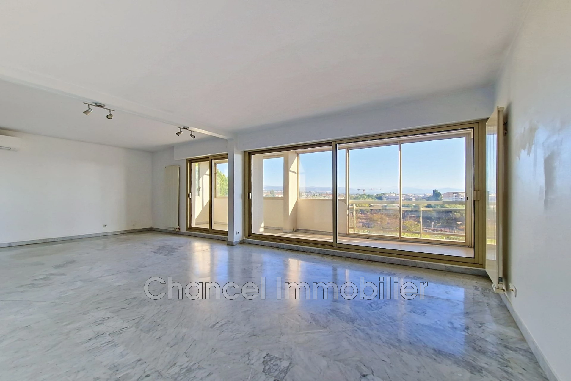 Appartement 2 pièces 59 m² · à Antibes · 59 m² · 299 000 €
