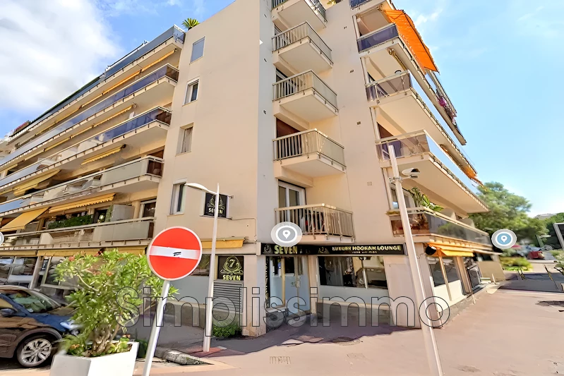 appartement  2 rooms  Juan-les-Pins Downtown  40&nbsp;m&sup2; -   