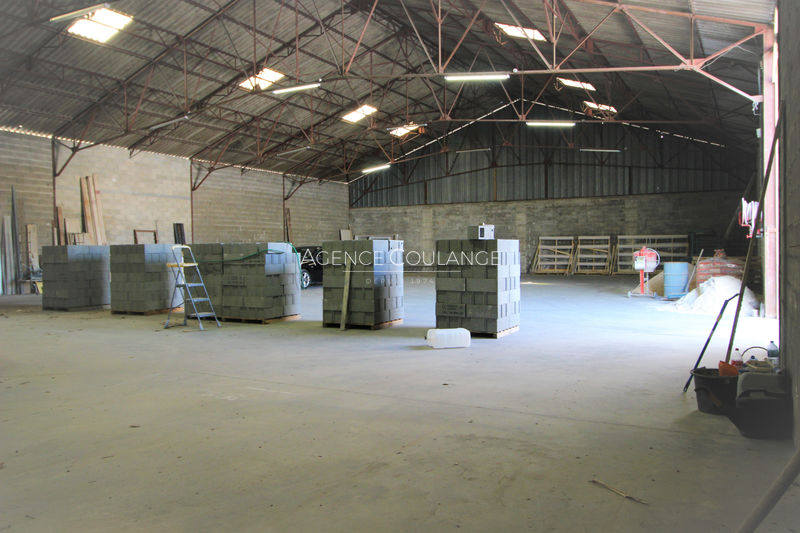 Photo Local professionnel Le Beausset Centre-ville, Professionnel local professionnel 400 m²