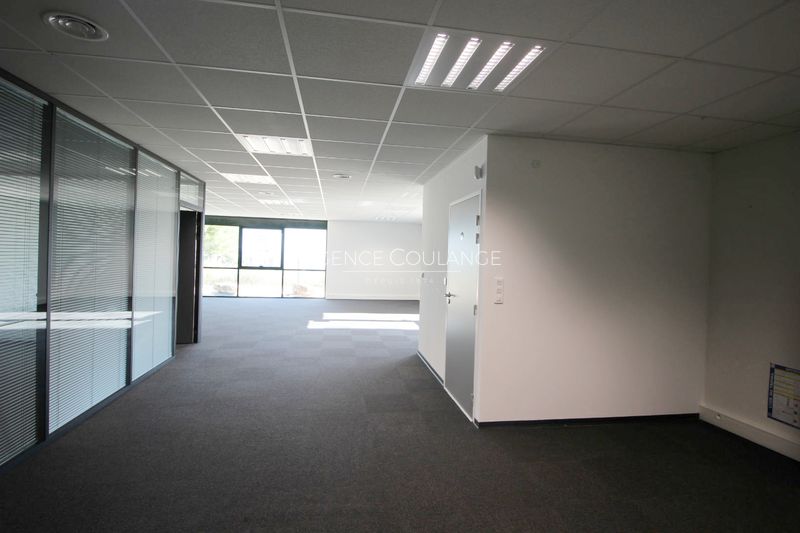 vente Location local commercial bureau La ciotat Zone athelia Bureau La Ciotat Zone athelia, Professionnel bureau 155 m²