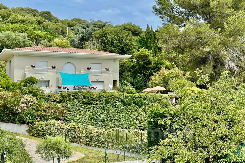 Villa Le Cannet Proche ville au calme,  Rentals villa  3 bedroom   150&nbsp;m&sup2;