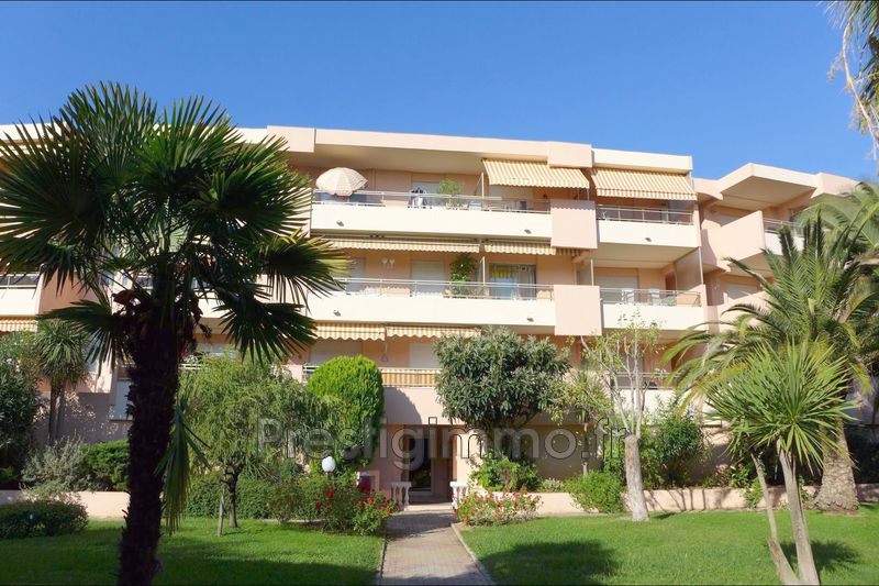 Photo Appartement Antibes La parouquine, Location appartement 3 pièces 78 m²