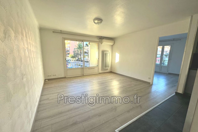 Appartement Vallauris Centre-ville,  Location appartement  2 pièces   35&nbsp;m&sup2;