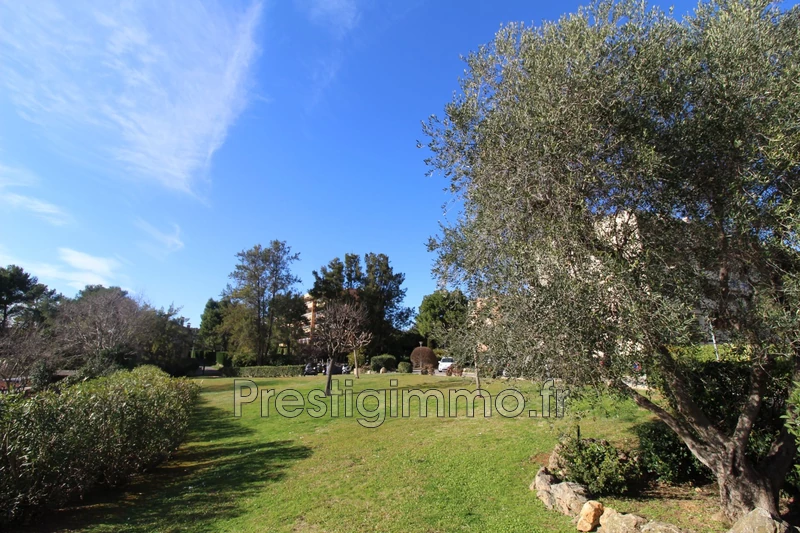 Location appartement Antibes  