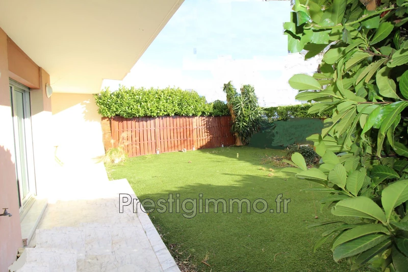 Location appartement Antibes  