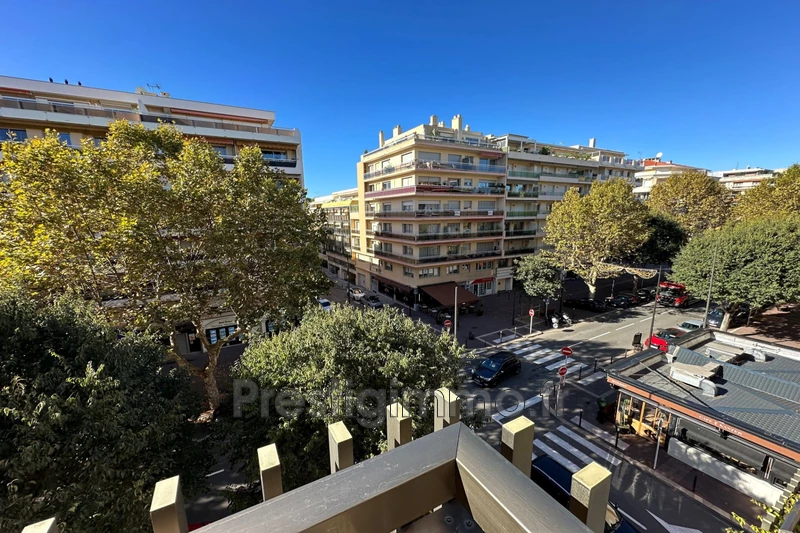 Location appartement Antibes  