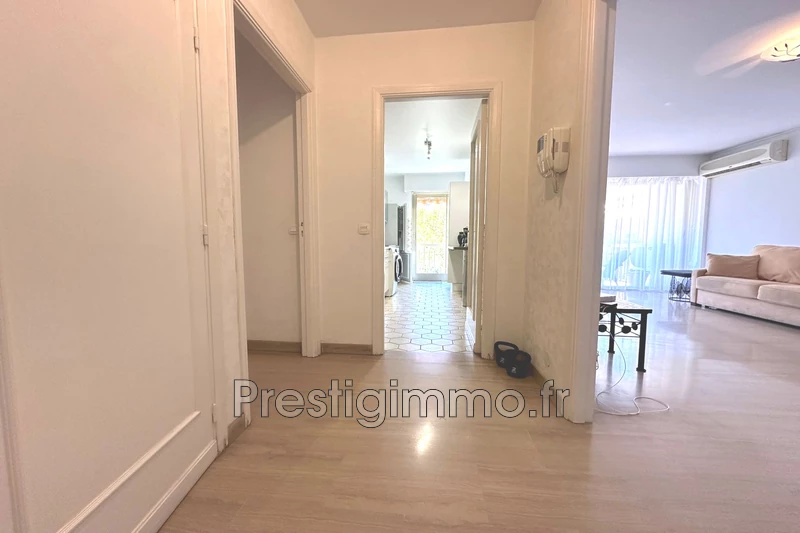 Location appartement Antibes  