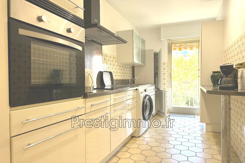 Location appartement Antibes  