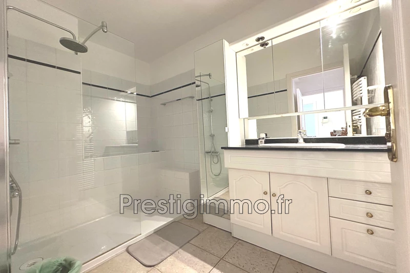 Location appartement Antibes  