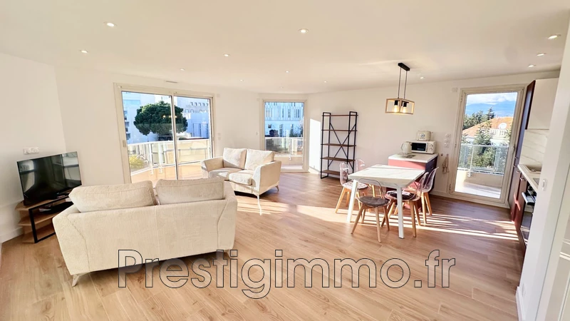 Location appartement Antibes  