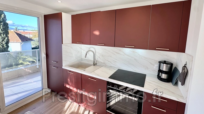 Location appartement Antibes  