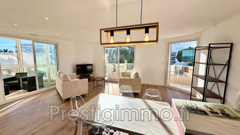 Location appartement Antibes  