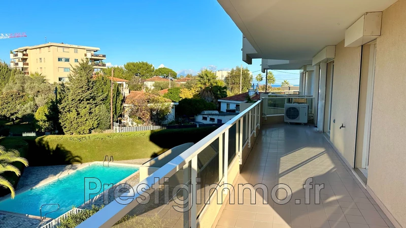 Location appartement Antibes  