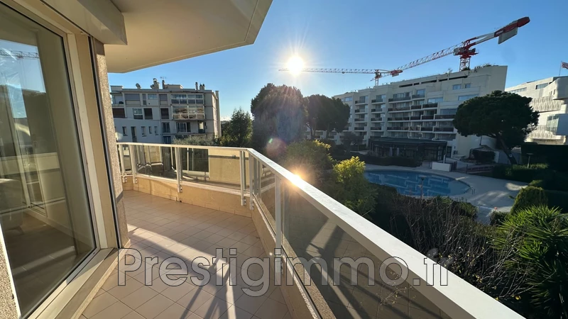 Location appartement Antibes  