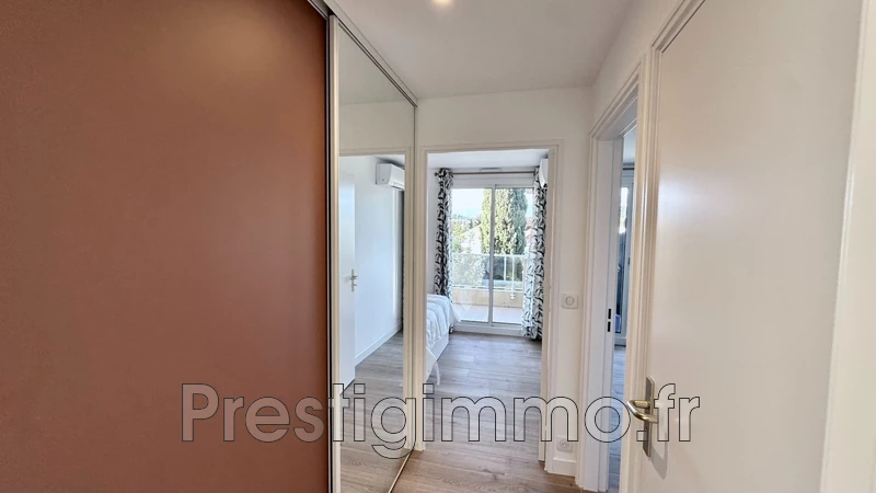 Location appartement Antibes  