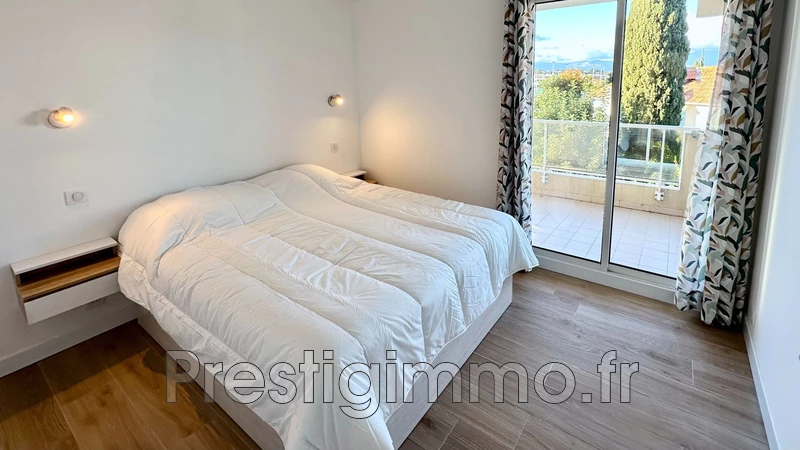 Location appartement Antibes  