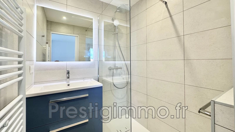 Location appartement Antibes  