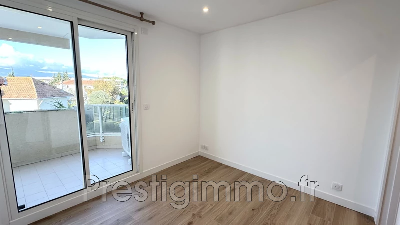 Location appartement Antibes  