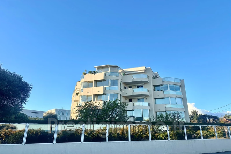 Location appartement Antibes  