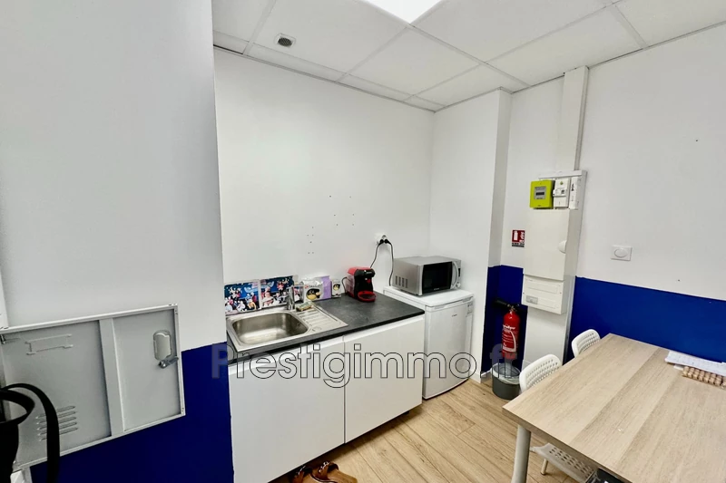Professionnel local commercial Roquefort-les-Pins  