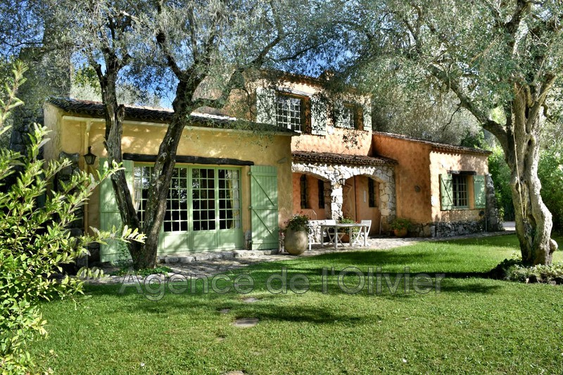 vente maison de caractère Roquefort-les-pins Proche centre-ville Maison de caractère Roquefort-les-Pins Proche centre-ville, achat maison de caractère 3 chambres 140 m²