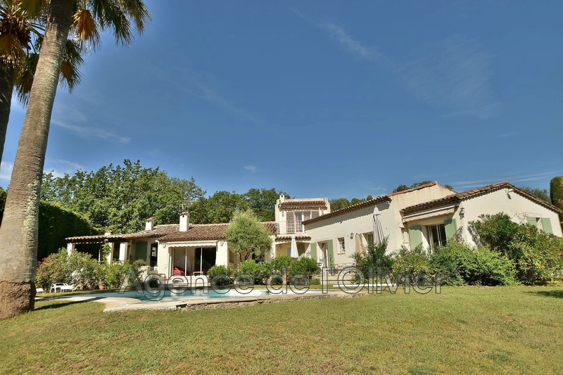 Villa Châteauneuf-Grasse   achat villa  5 chambres   216&nbsp;m&sup2;