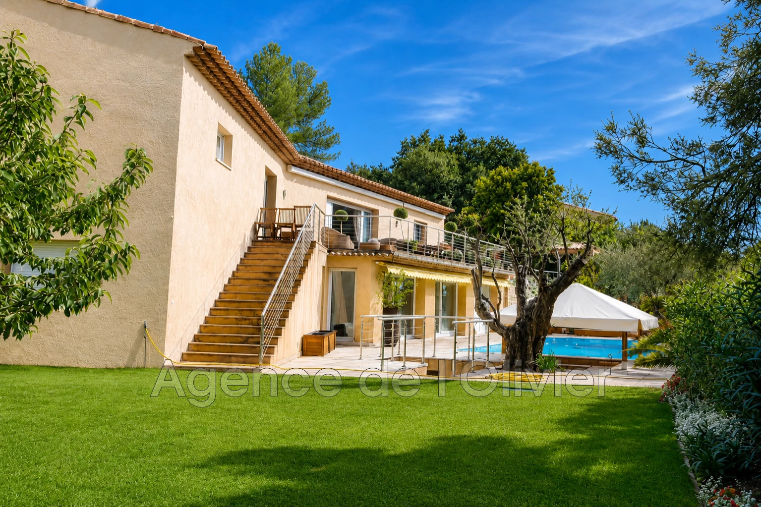 Maison 7 pièces 430 m² · à Roquefort les Pins · 430 m² · 2 150 000 €
