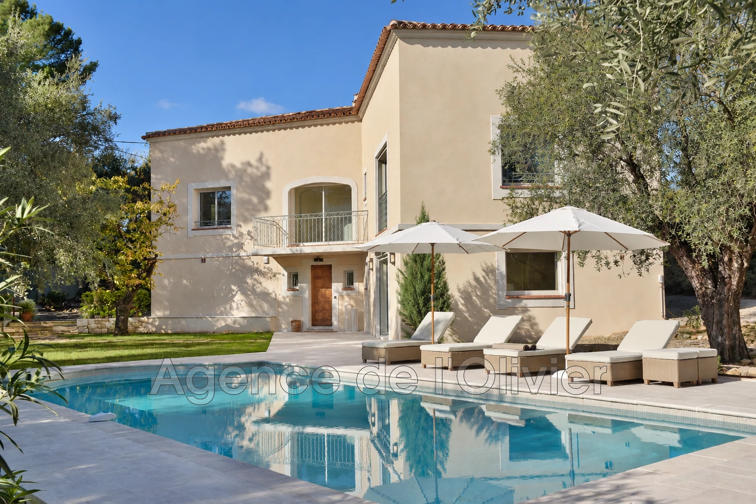 Maison 2 pièces 240 m² · à Roquefort-les-Pins · 240 m² · 1 490 000 €