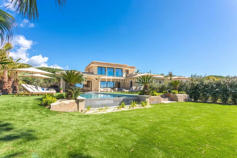 Location saisonnière villa Sainte-Maxime  Villa Sainte-Maxime Proche centre-ville,  Location saisonnière villa  4 chambres   390&nbsp;m&sup2;