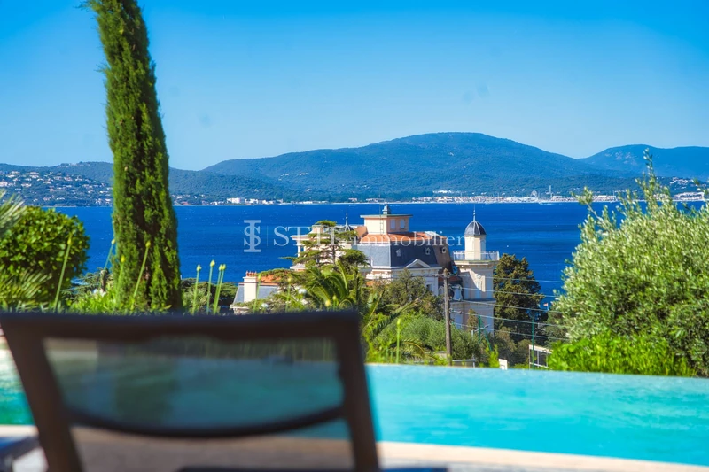 Location saisonnière villa Sainte-Maxime  Villa Sainte-Maxime  Location saisonnière villa  5 chambres   250&nbsp;m&sup2;