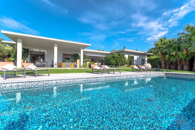 Location saisonnière villa Sainte-Maxime  Villa Sainte-Maxime Proche plages,  Location saisonnière villa  4 chambres   296&nbsp;m&sup2;