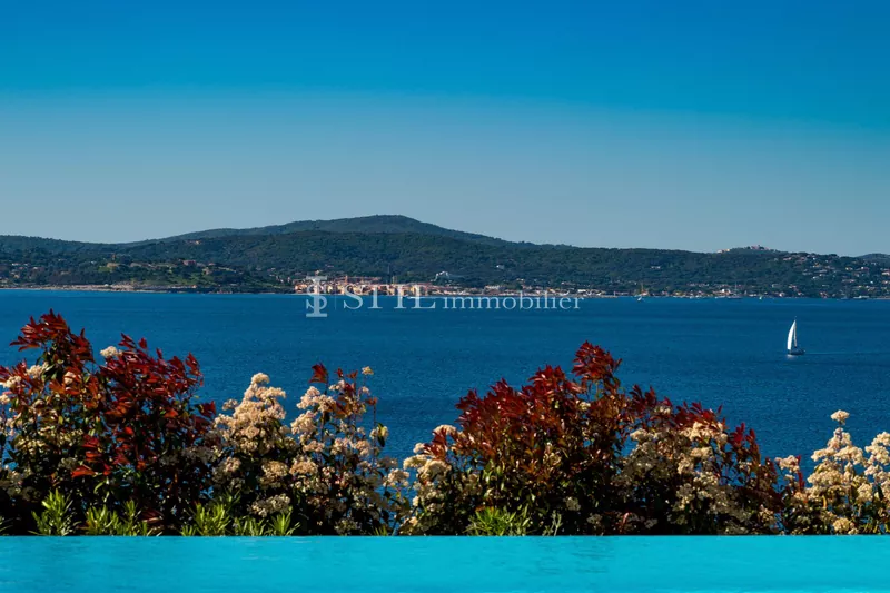 Location saisonnière villa Sainte-Maxime  Villa Sainte-Maxime  Location saisonnière villa  4 chambres   250&nbsp;m&sup2;