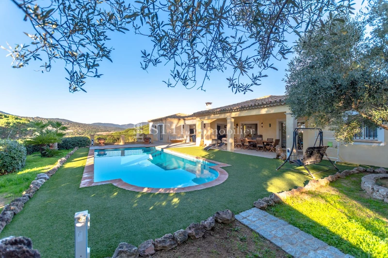Location saisonnière villa Sainte-Maxime  Villa Sainte-Maxime  Location saisonnière villa  5 chambres   280&nbsp;m&sup2;