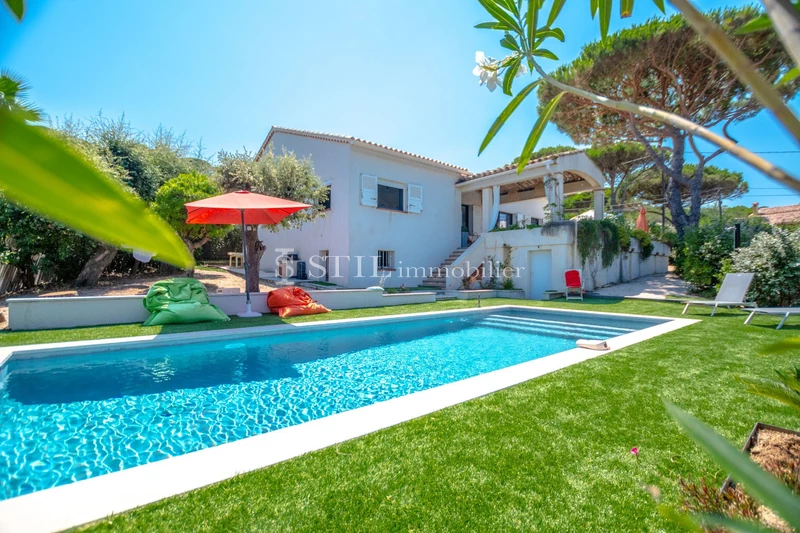 Location saisonnière villa Sainte-Maxime  Villa Sainte-Maxime  Location saisonnière villa  4 chambres   155&nbsp;m&sup2;