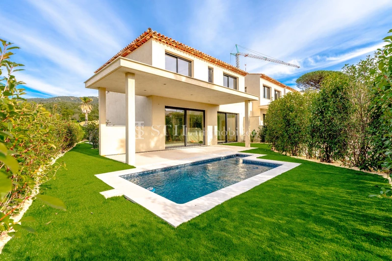 Vente villa Sainte-Maxime  Villa Sainte-Maxime   achat villa  3 chambres   177&nbsp;m&sup2;