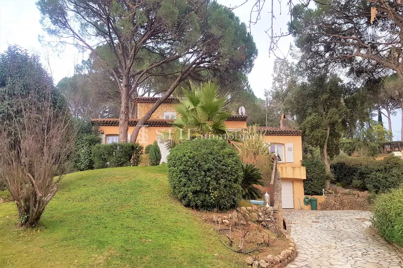 Vente villa Saint-Raphaël  Villa Saint-Raphaël Proche centre-ville,   to buy villa  3 bedroom   170&nbsp;m&sup2;