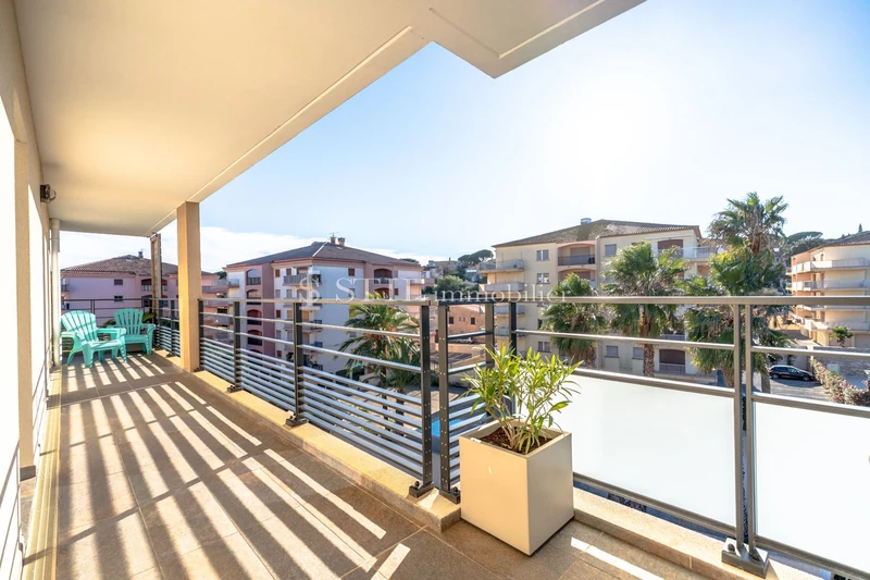 Vente appartement Sainte-Maxime  Apartment Sainte-Maxime   to buy apartment  4 rooms   141&nbsp;m&sup2;