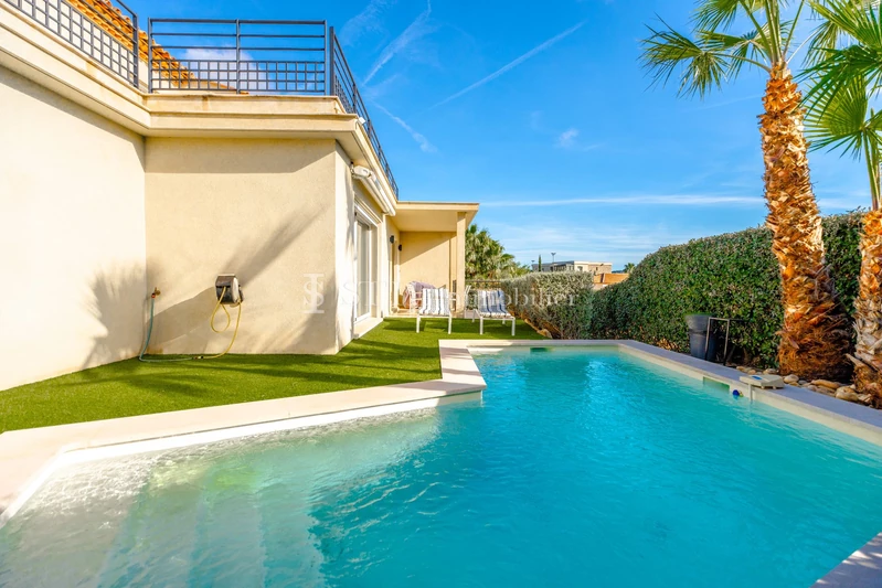 Vente villa Sainte-Maxime  Villa Sainte-Maxime   to buy villa  3 bedroom   166&nbsp;m&sup2;