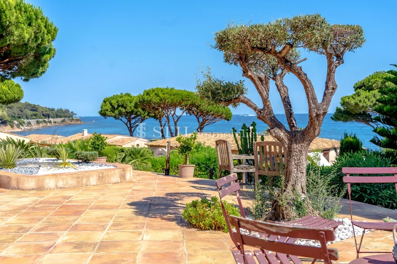 Vente villa Sainte-Maxime  Villa Sainte-Maxime   to buy villa  4 bedroom   220&nbsp;m&sup2;
