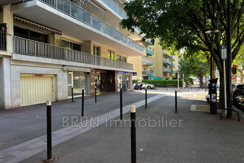 vente Vente local commercial murs boutique Antibes Albert 1er Murs boutique Antibes Albert 1er, Professionnel murs boutique 42 m²