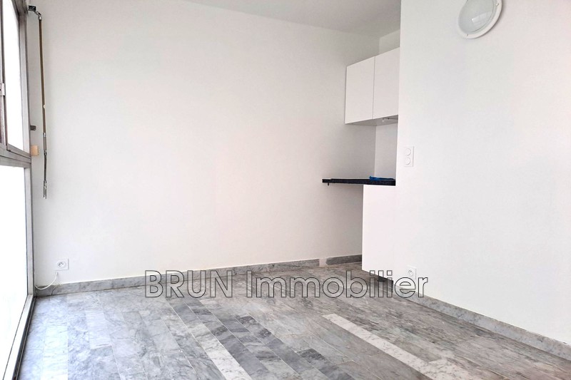 appartement  1 room  Juan-les-Pins Rostagne  15 m² -   