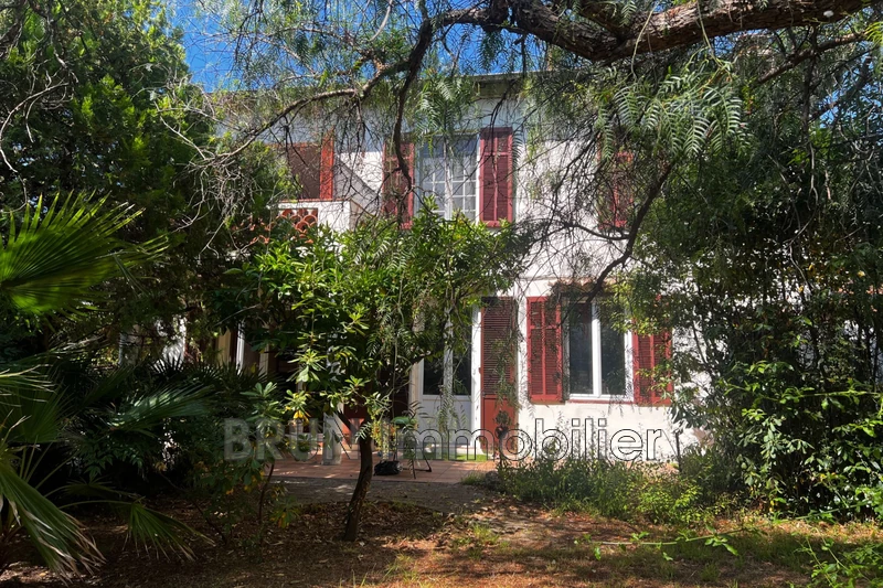 maison  9 pièces  Antibes Piscine  210 m² -   