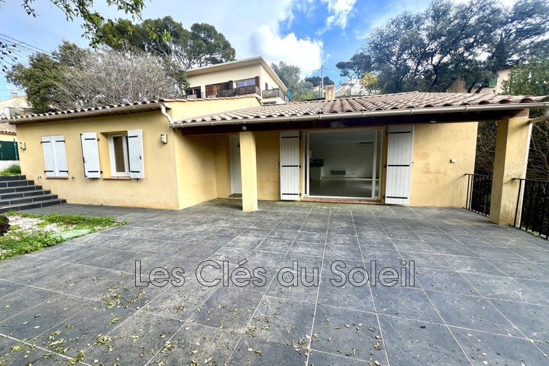maison  5 pièces  Le Revest-les-Eaux Campagne  111 m² -   