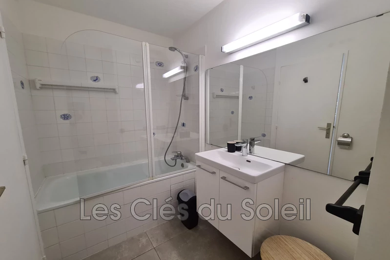 Photo n°2 - Location appartement Bandol 83150 - 650 €