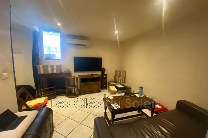 appartement  studio  Cuers   30&nbsp;m&sup2; -   