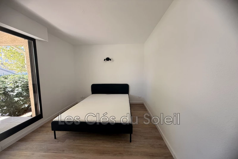 appartement  2 pièces  Hyères   49&nbsp;m&sup2; -   