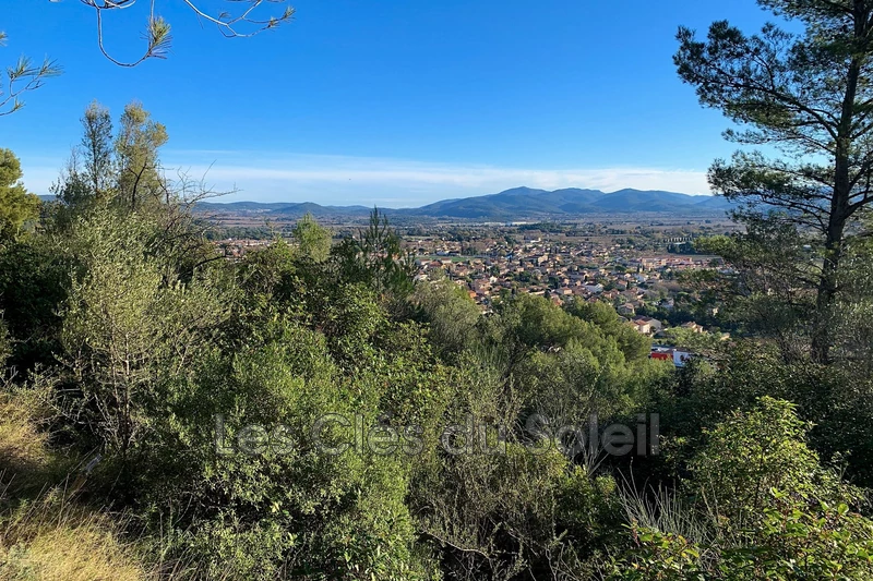 terrain  Cuers Les couestes  7470&nbsp;m&sup2; -   
