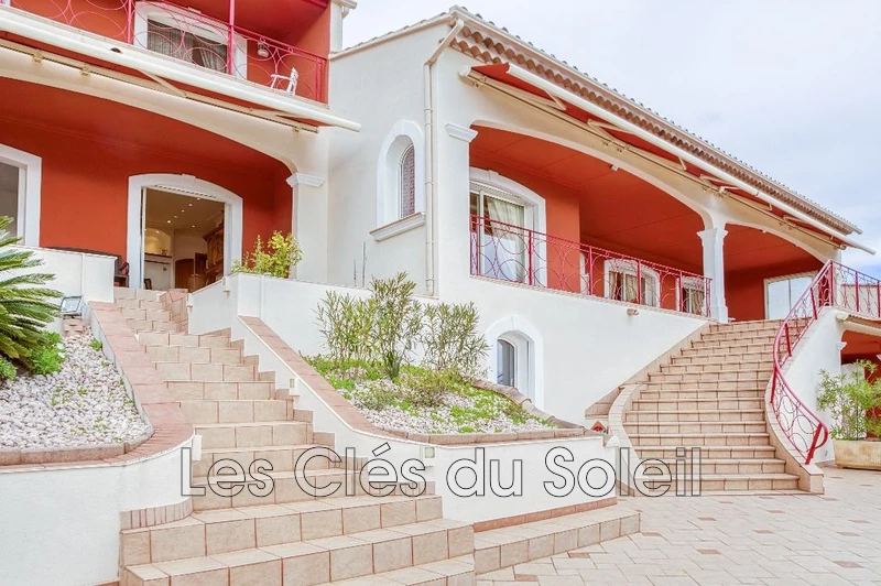 maison  6 pièces  Hyères Les hauts de hyères  246 m² -   